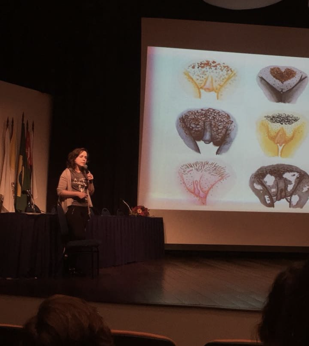 Dra. Thais Machado Dias em palestra